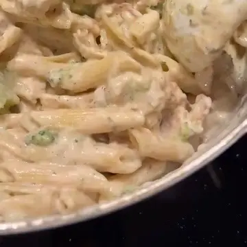 Penne in a cream sauce with chicken and broccoli.